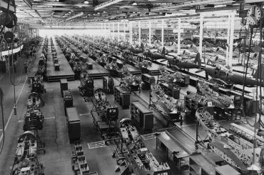 assembly line US manufacturing during ww2