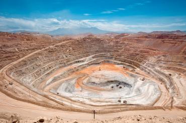 copper mine in Peru, reflecting this articles focus on how the benefits of natural resource extraction were used effectively in Peru