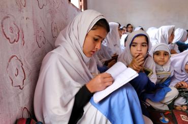 children in school in Pakistan - European Union, 2020 (photographer Mallika Panorat)